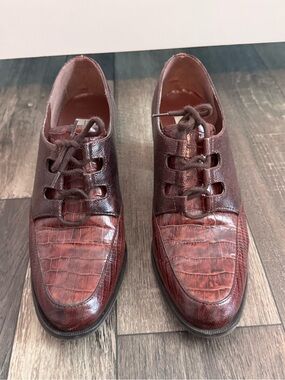 Valerie Stevens Burgundy Croc-Embossed Leather Lace-Up Oxfords